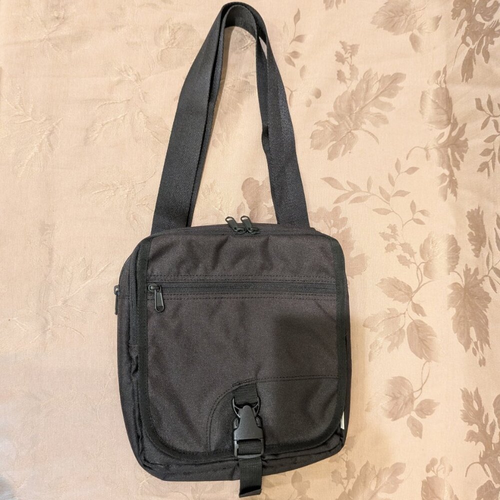 Eddie Bauer Crossbody Connect Tech Travel Day Bag, Gently Used! EUC